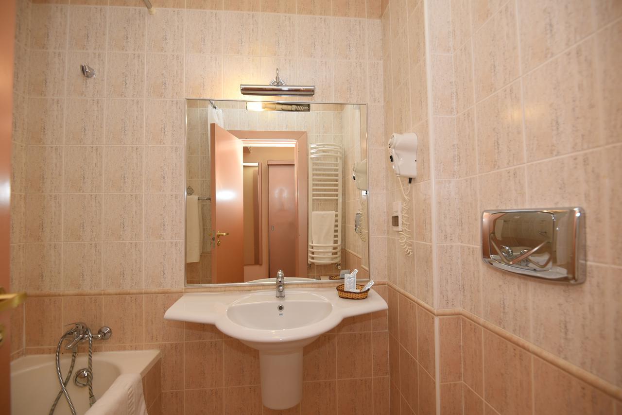 Hotel Belvedere Brăila Buitenkant foto