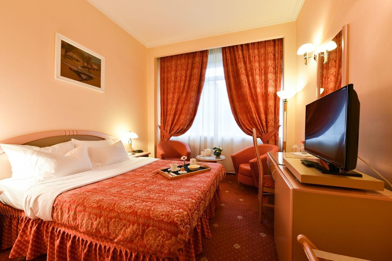 Hotel Belvedere Brăila Buitenkant foto